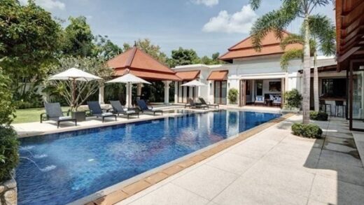 House with private pool